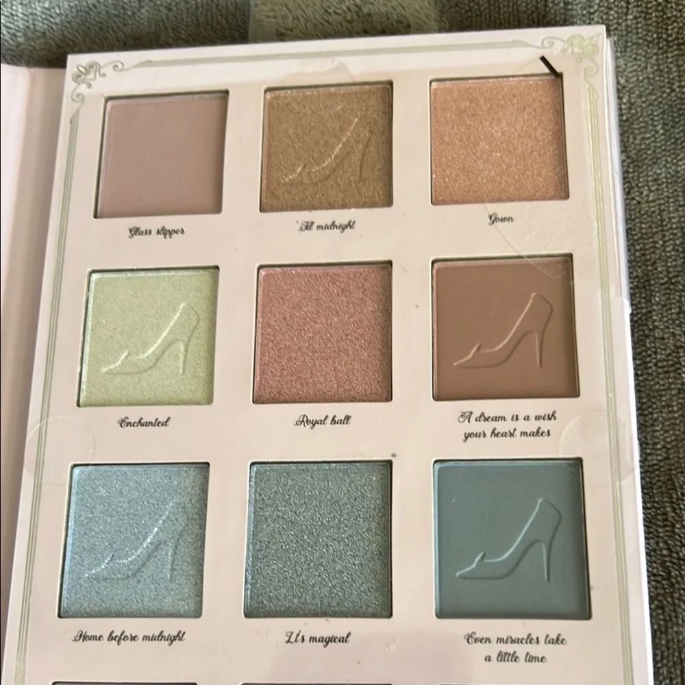 Disney Cinderella Enchanted Blue and‎ Pink Eyeshadow